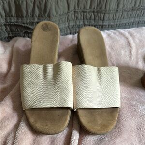 AEROSOLES Cream Slide Sandals with Minimalist Design